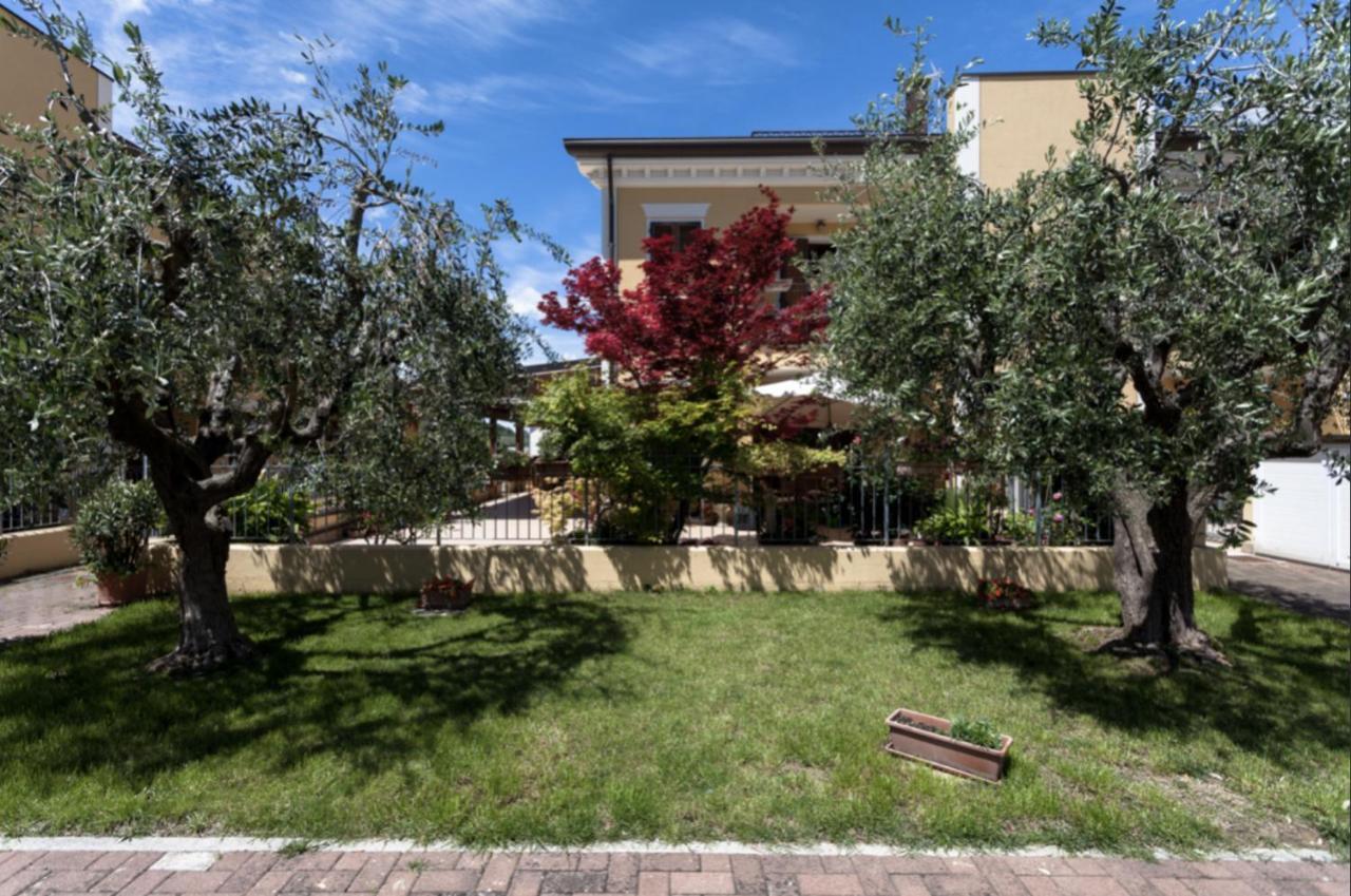 Relax In Collina Appartement Misano Adriatico Buitenkant foto