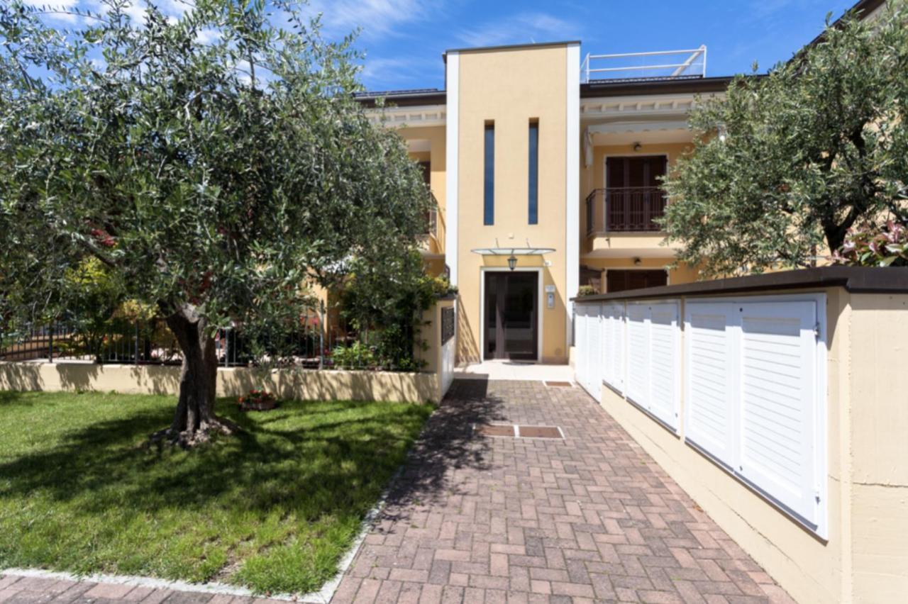 Relax In Collina Appartement Misano Adriatico Buitenkant foto